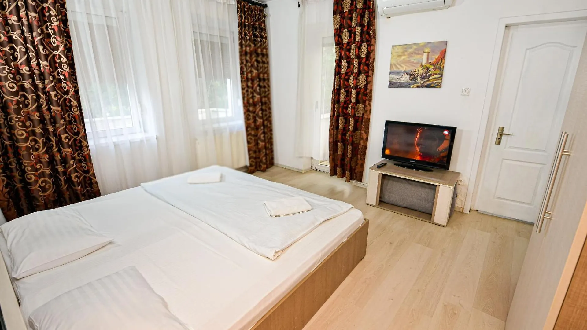 Bucharest City Center Villa 0*,
